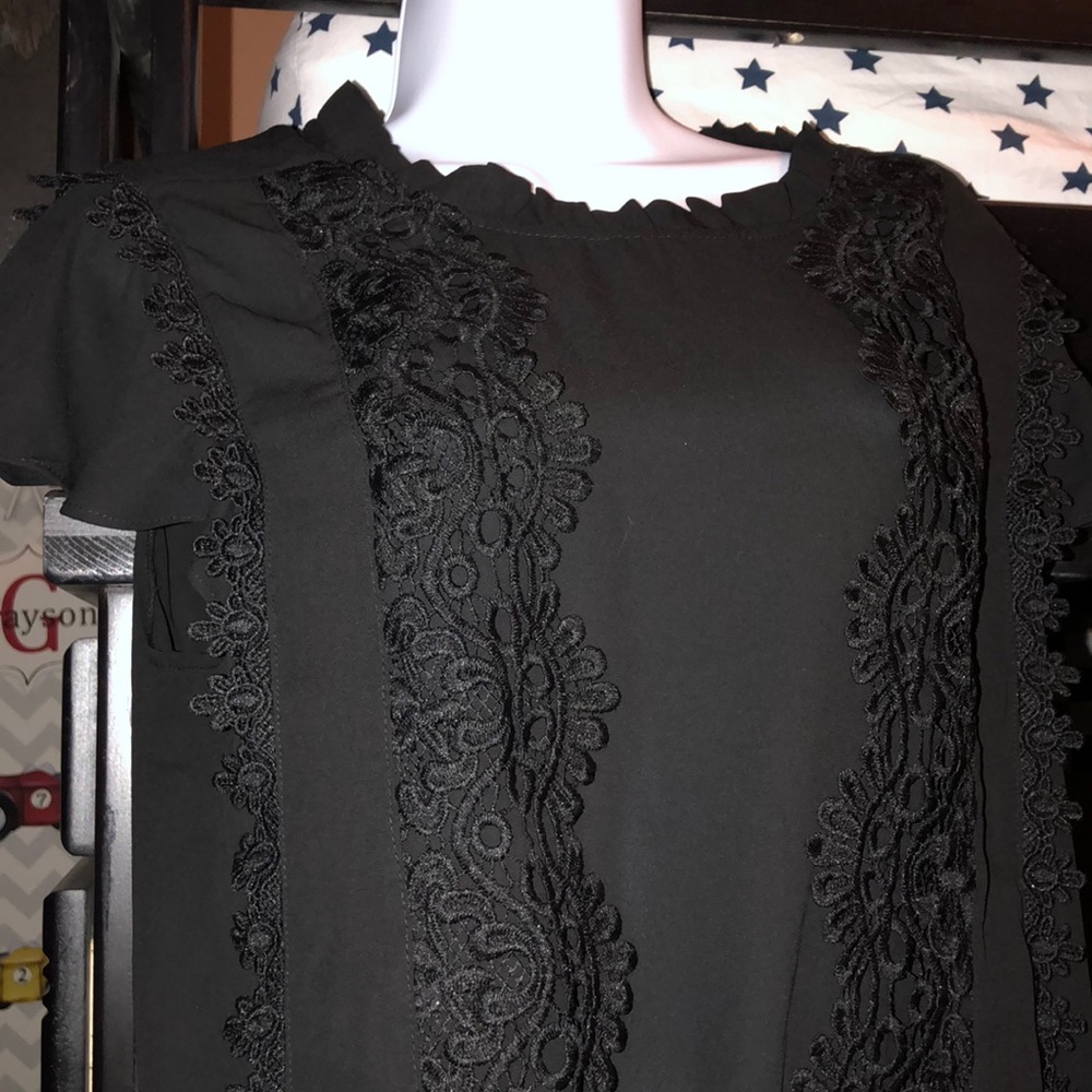 Sweet black blouse with lace detail. Like new. L